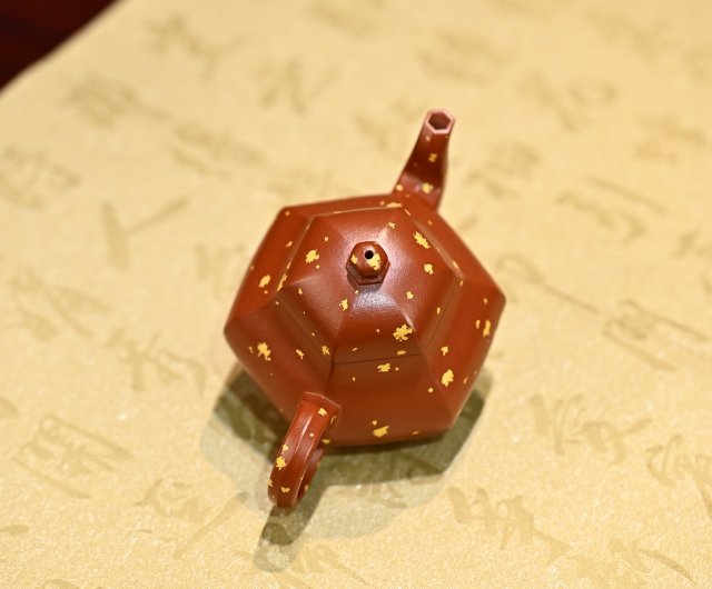 六方梨形全手工全手工大賽二等獎國工吳濤作品容量120cc朱泥撒金 六方梨形全手工全手工大賽二等獎國工吳濤作品容量120cc朱泥撒金