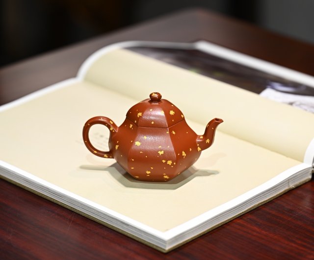 ※中国古美術/朱泥紫砂龍怒濤紋茶壺/大周陶藝工作室栄誉出品作品 中国古美術/朱泥紫砂龍怒濤紋茶壺/大周陶藝工作室栄誉