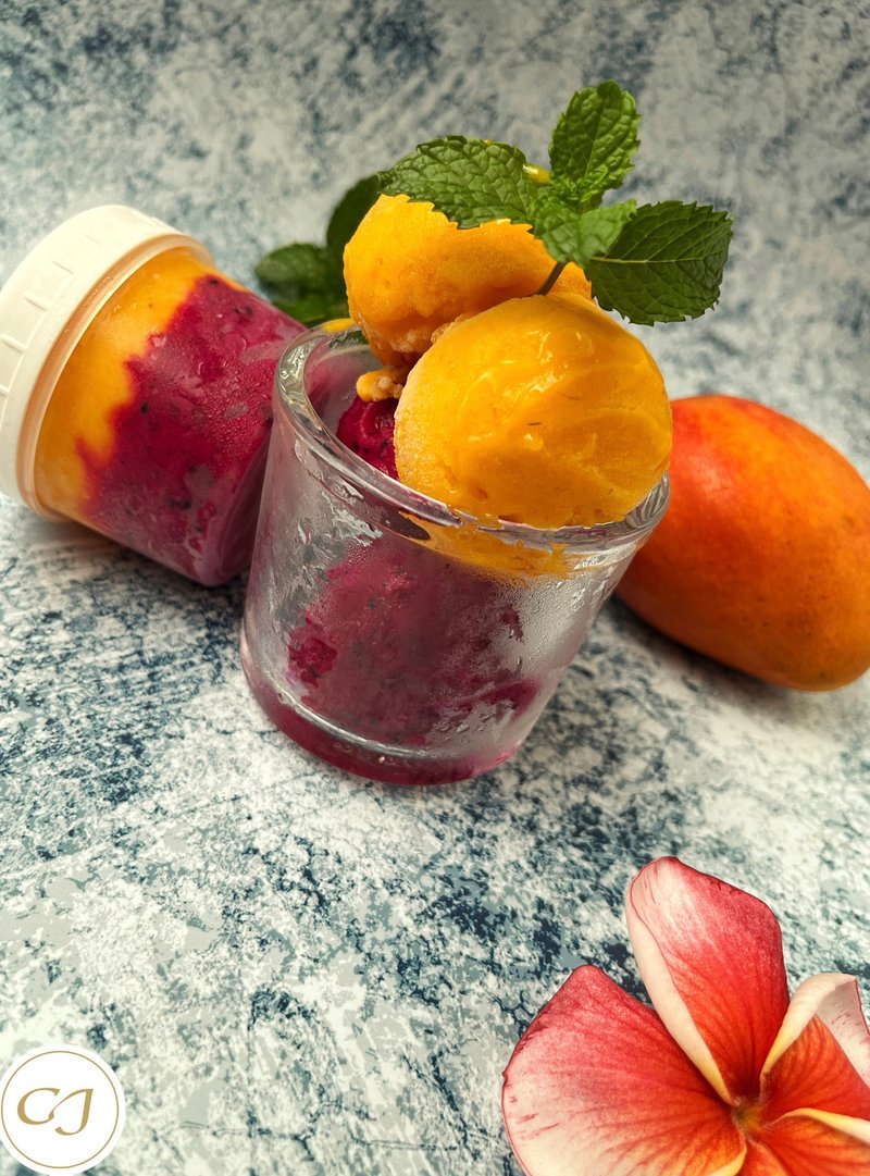 It is the double fruit sorbet of the fruit itself - mango, dragon fruit - ไอศครีม - อาหารสด หลากหลายสี