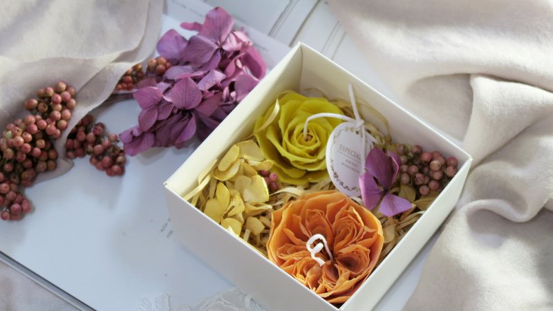 【miss coco香氛日誌】潘朵拉花盒♥蜜蠟花蠟燭+乾燥花♥全部都能點燃的花朵蠟燭 - 香氛蠟燭/燭台 - 蠟 橘色