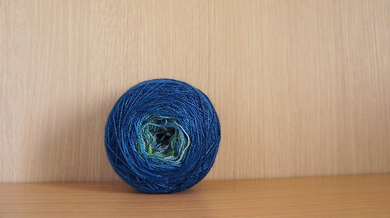 Hand-stitched lace thread. Dark blue gradient - sandwich green. (80 BFL / 20 Silk) - Knitting, Embroidery, Felted Wool & Sewing - Wool 