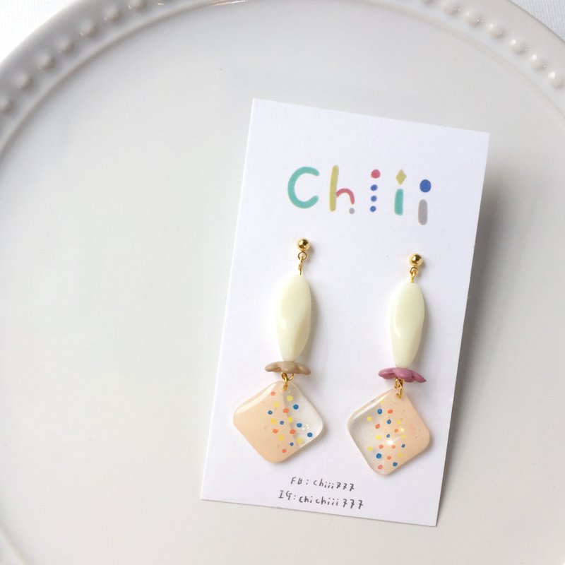 Small flower drop clip-on/pin earrings - ต่างหู - เรซิน สีใส