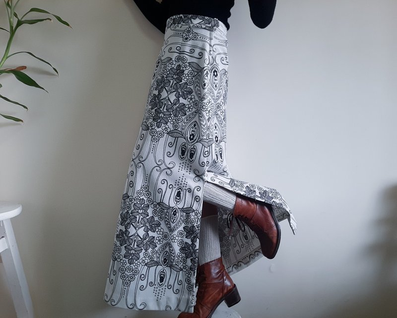 Rare item 1970s skirt Hippie floral print Metallic silver maxi knitted skirt M - กระโปรง - เส้นใยสังเคราะห์ สีเงิน