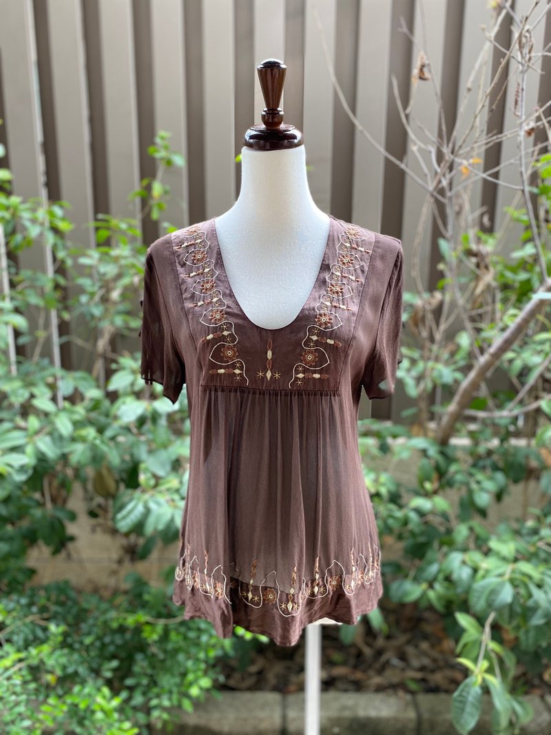 棕色純真絲刺繡短袖古著罩衫 - 女上衣/長袖上衣 - 絲．絹 咖啡色