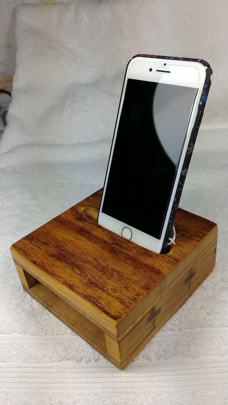 Taiwan cypress phone speaker base (weathered texture) - เคส/ซองมือถือ - ไม้ 