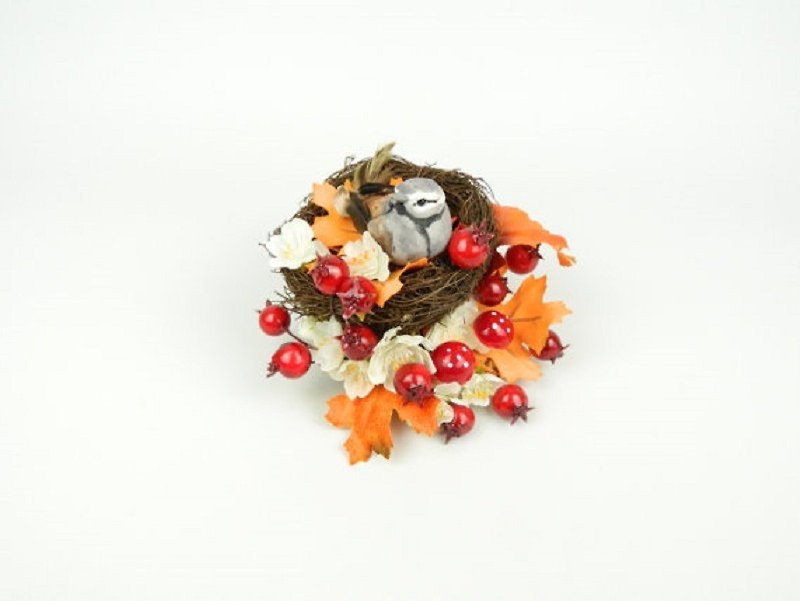 Fascinator Headpiece Nest With Feathered Bird, Silk Flowers, Mushrooms and Berries Woodland, Statement Cocktail Hat Party Hair Accessory - เครื่องประดับผม - วัสดุอื่นๆ หลากหลายสี