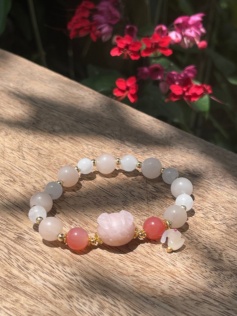 草莓奶糖小兔手串 - 佘太翠草莓奶兔+小兔滴溜。手圍17~18cm - 手鍊/手環 - 玉石 粉紅色