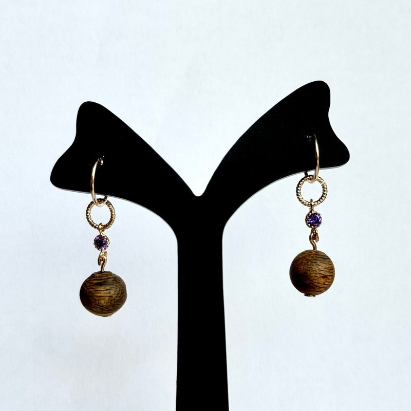 Agarwood Kyara earrings, with gold ear pins, one pair. - ต่างหู - ไม้ 