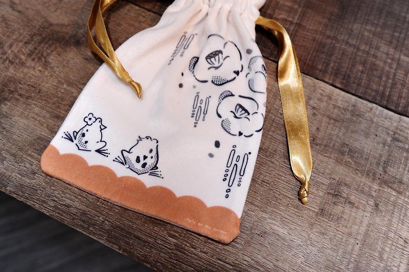 台湾製椿アマガエルレトロフランネル巾着ポケット収納バッグ - 収納用品 - ポリエステル ブラック
