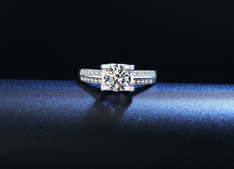 莫桑石 莫桑鑽 0.5-2克拉牛頭奢華女鑽戒 台北門市 客製化訂製 - 戒指 - 其他材質 