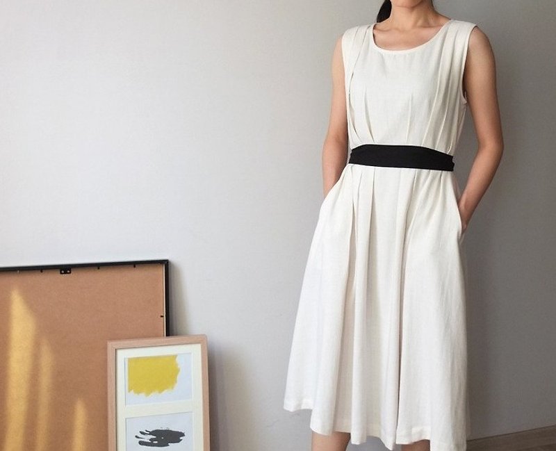 Lark Fu exclusive line - off-white linen dress -7/29 before shipping (urgent orders) - ชุดเดรส - กระดาษ 