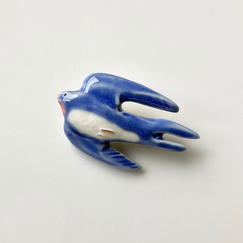 陶ブローチ ツバメ - 胸針 - 陶 藍色