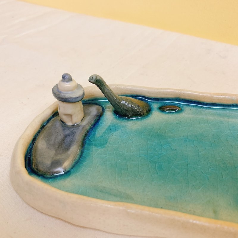 The water monster is not strange | feel pottery plate | Dinosaur water plate - จานและถาด - ดินเผา สีน้ำเงิน