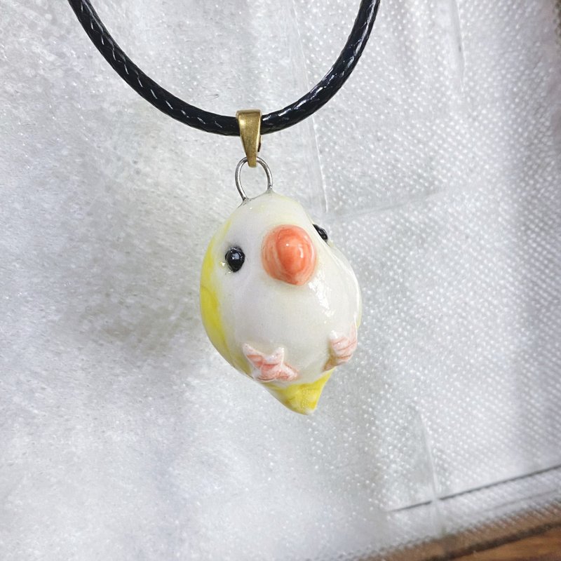 [Fragrance diffuser necklace] Perfume essential oil necklace | Yellow monk parrot | Fragrance gift box Christmas gift - Necklaces - Porcelain Yellow