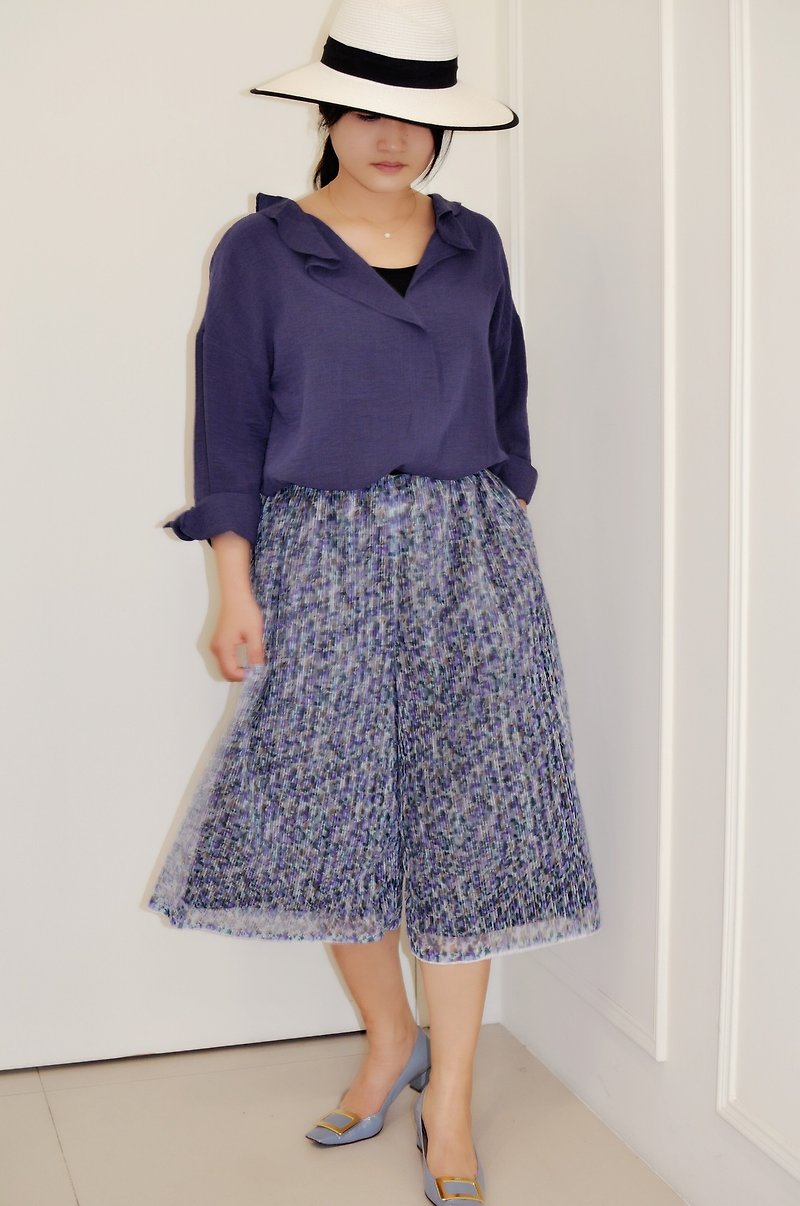 Flat 135 X Taiwan designer series spring wear wide-leg pants blue and purple pleated fabric - ถุงเท้า - เส้นใยสังเคราะห์ สีน้ำเงิน