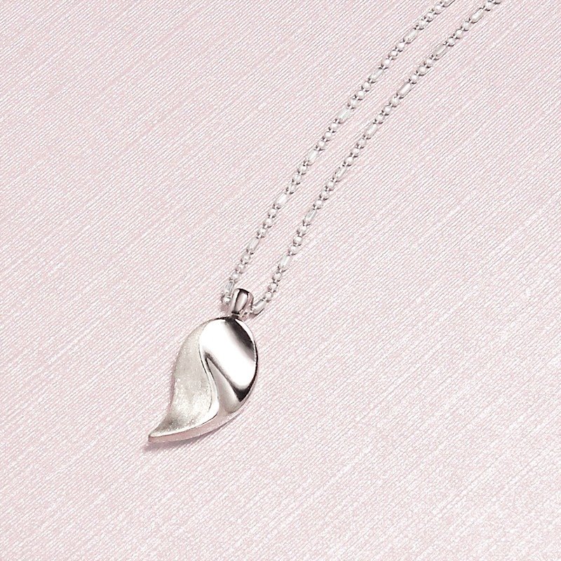 Slightly sweet luminous ~ mirror and matte meet in this leaf --- 925 sterling silver necklace - Necklaces - Other Metals Silver