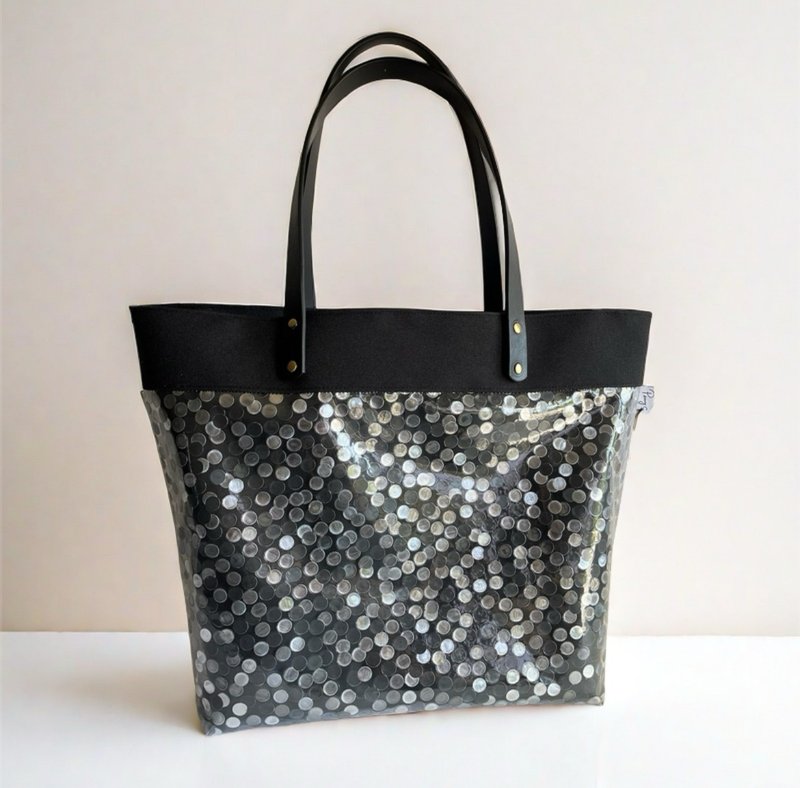 Japanese polka dot waterproof shoulder bag - กระเป๋าแมสเซนเจอร์ - วัสดุกันนำ้ สีดำ