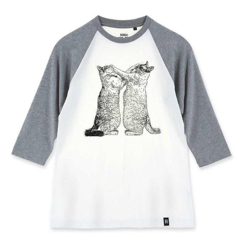 AMO®Original canned cotton adult 3/4 raglan T-shirt/AKE/Cats Who Promised Each Other Never Hitting Face But Both Did Only Did It - เสื้อยืดผู้หญิง - ผ้าฝ้าย/ผ้าลินิน 