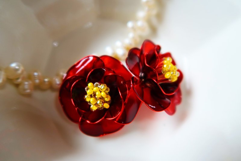 Red Pile Flower / camellia resin earrings (large version) - ต่างหู - วัสดุอื่นๆ สีแดง