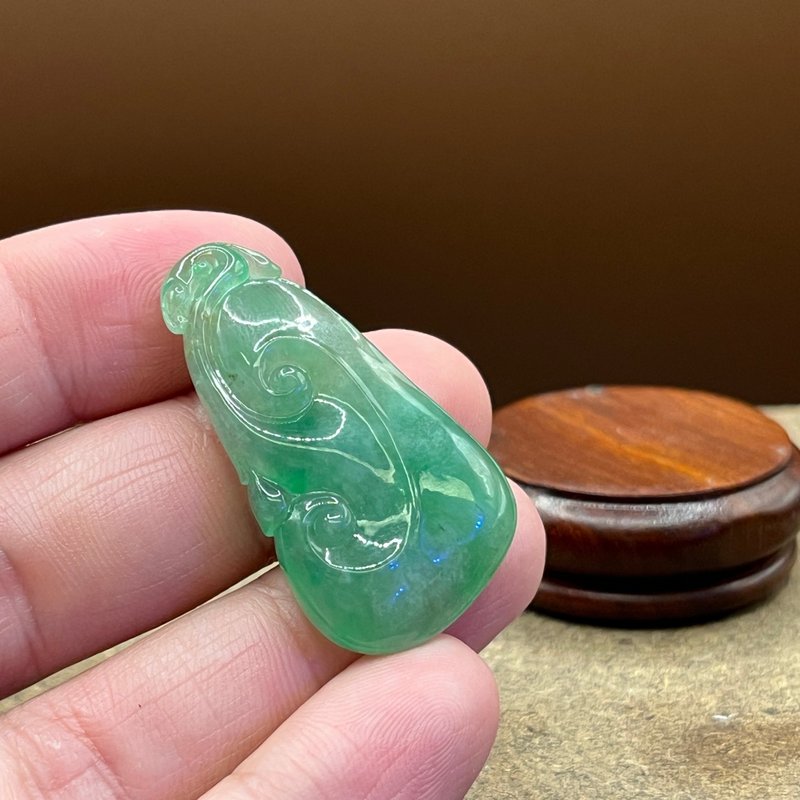 Hanyu Jewelry. Natural A Burmese Jade Jade. Gold Silk Planted with Green Ice Ruyi. Super Beautiful - Other - Jade 