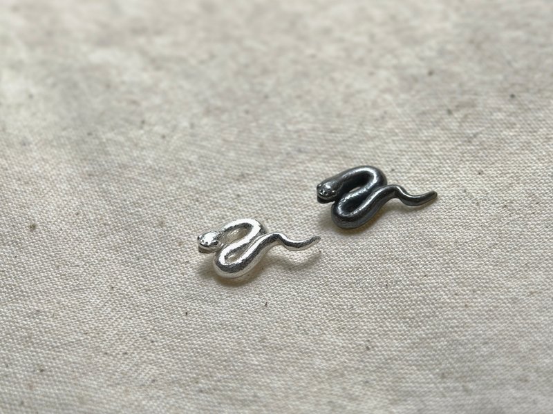 【925銀飾 LOU】爬蟲兩生系列 - 豬鼻蛇(單售) - 耳環/耳夾/耳骨夾 - 銀 銀色