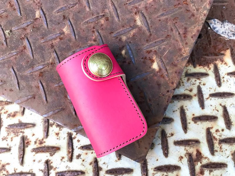 TWO FOLD You don't have to look for it anymore. Super red two-fold key case Fashionable concho TFK-RO-BAl - ที่ห้อยกุญแจ - หนังแท้ สีแดง