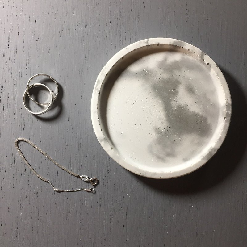 Marble white - small round concrete tray as desk organiser or accessories holder - กล่องเก็บของ - ปูน ขาว