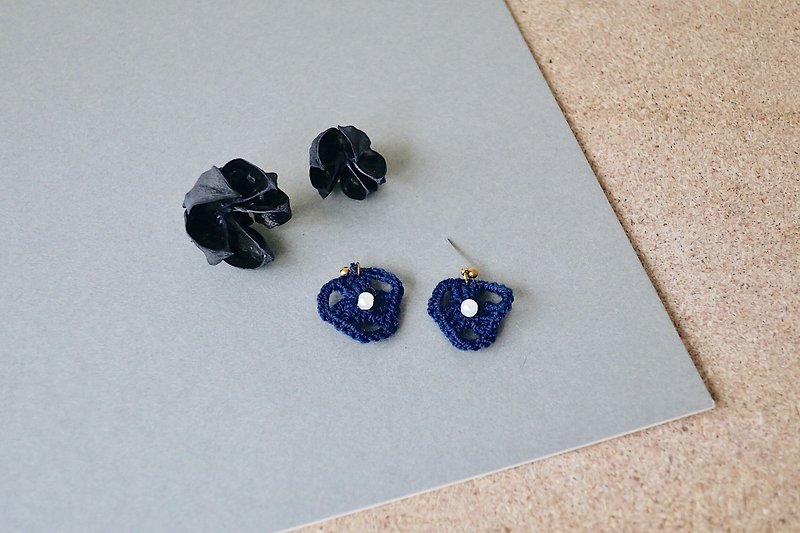 [endorphin]刺繍織パールピアス -  Midnight Blue - ピアス・イヤリング - コットン・麻 ブルー