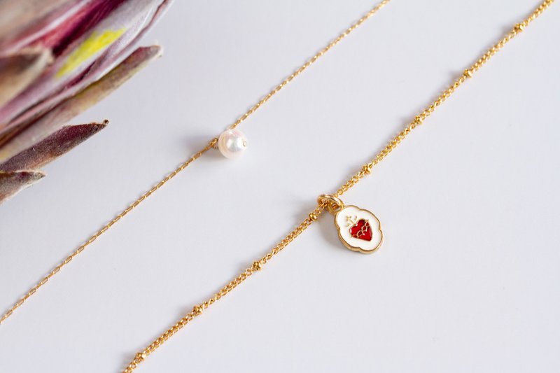 Heart medallion and Akoya pearls layered necklace - สร้อยคอ - สแตนเลส สีทอง