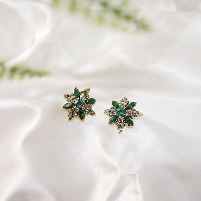 Retro Gemstone green snowflake earrings and Clip-On - ต่างหู - เครื่องเพชรพลอย สีเขียว