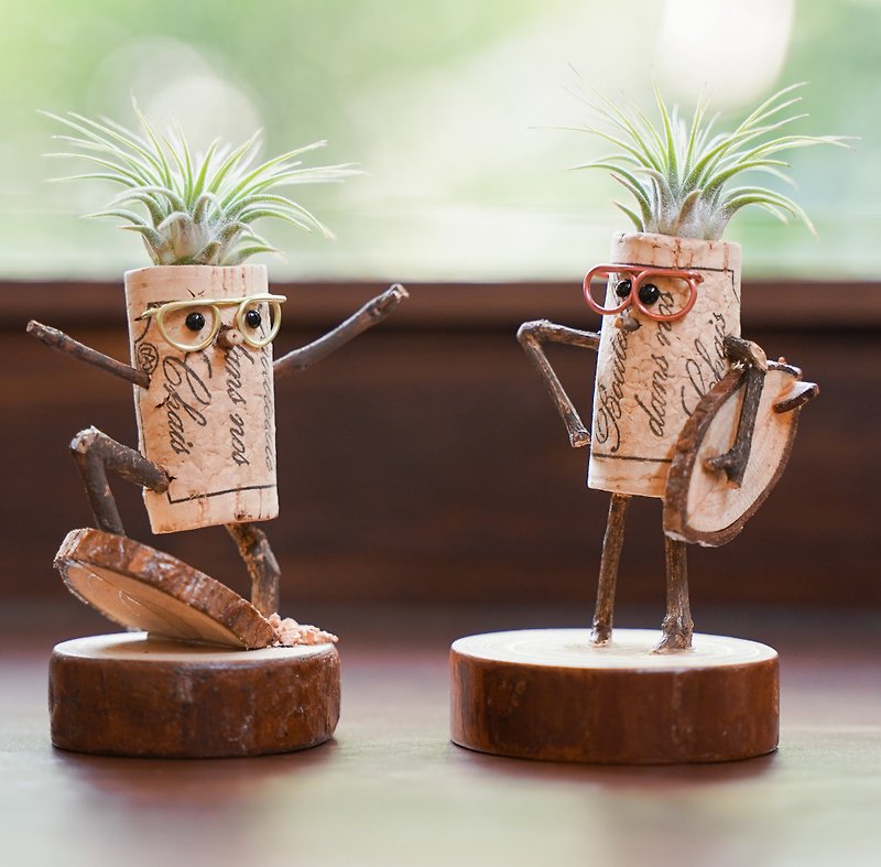 [Red wine cork shaped decoration] Ronin scooter riding surfing to air pineapple | Shiguang - Plants - Plants & Flowers 