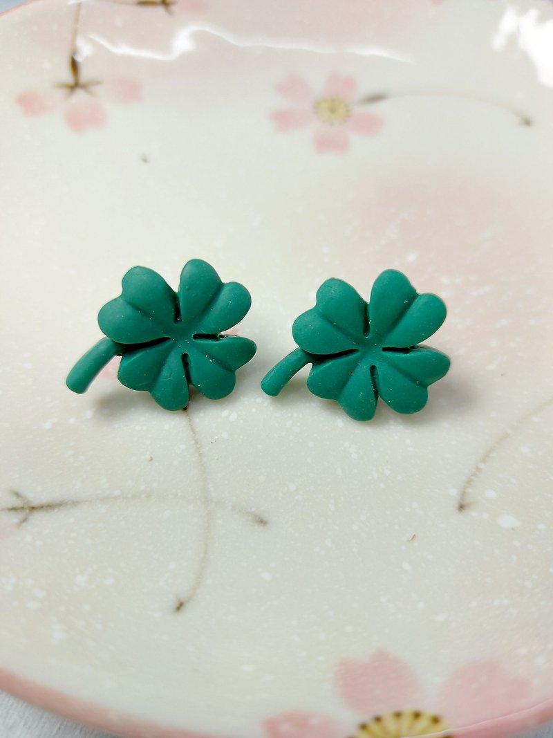 Polymer clay earrings - four-leaf clover earrings - Earrings & Clip-ons - Clay Green
