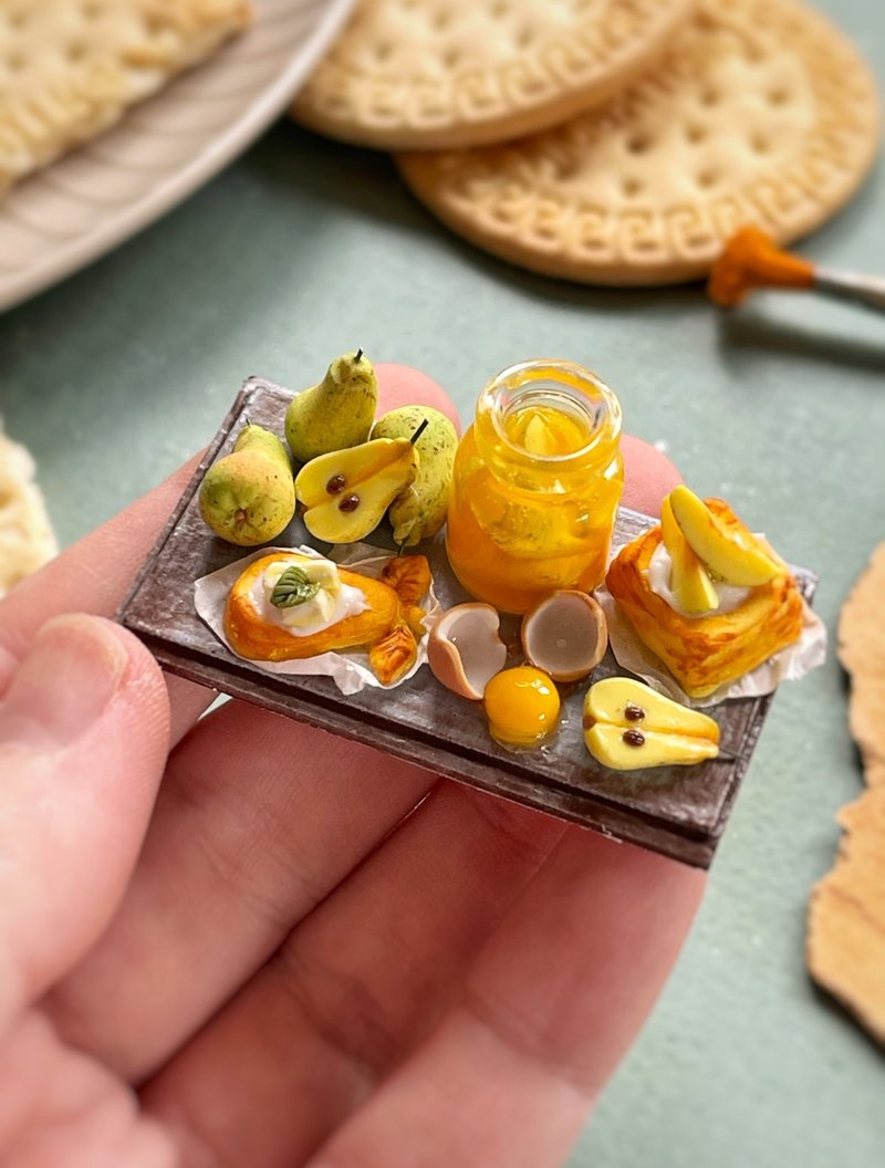 Miniature set with pastries and pears - 公仔/玩偶 - 其他材質 多色