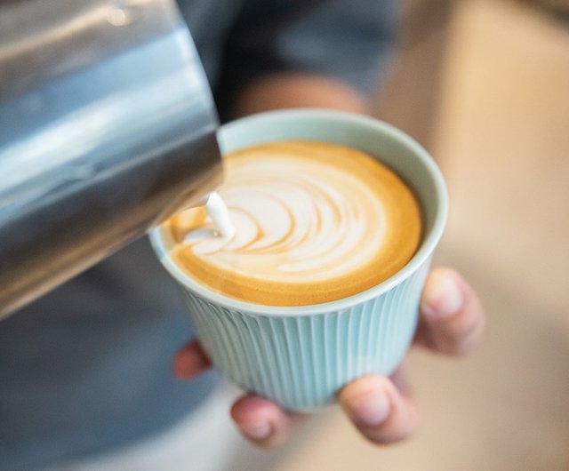 ラヴラミックスコーヒー風味ストライプカップ 150ml（複数の色が