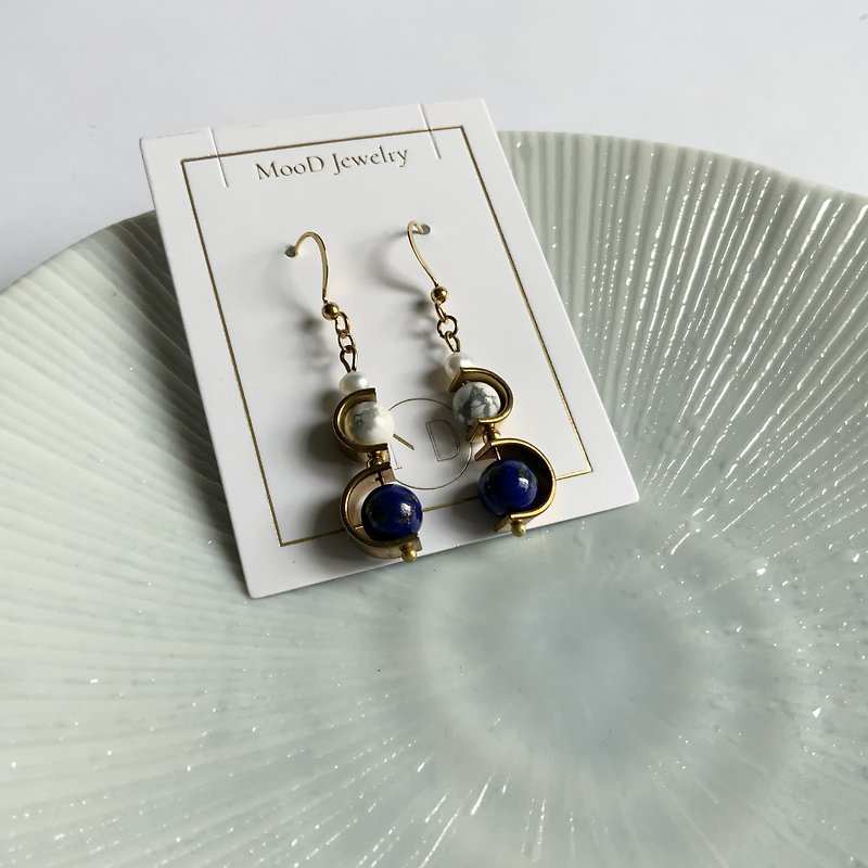 [Sputnik] lapis lazuli earrings/natural stone/handmade earrings earrings/ear hooks/lapis earrings - Earrings & Clip-ons - Jade White