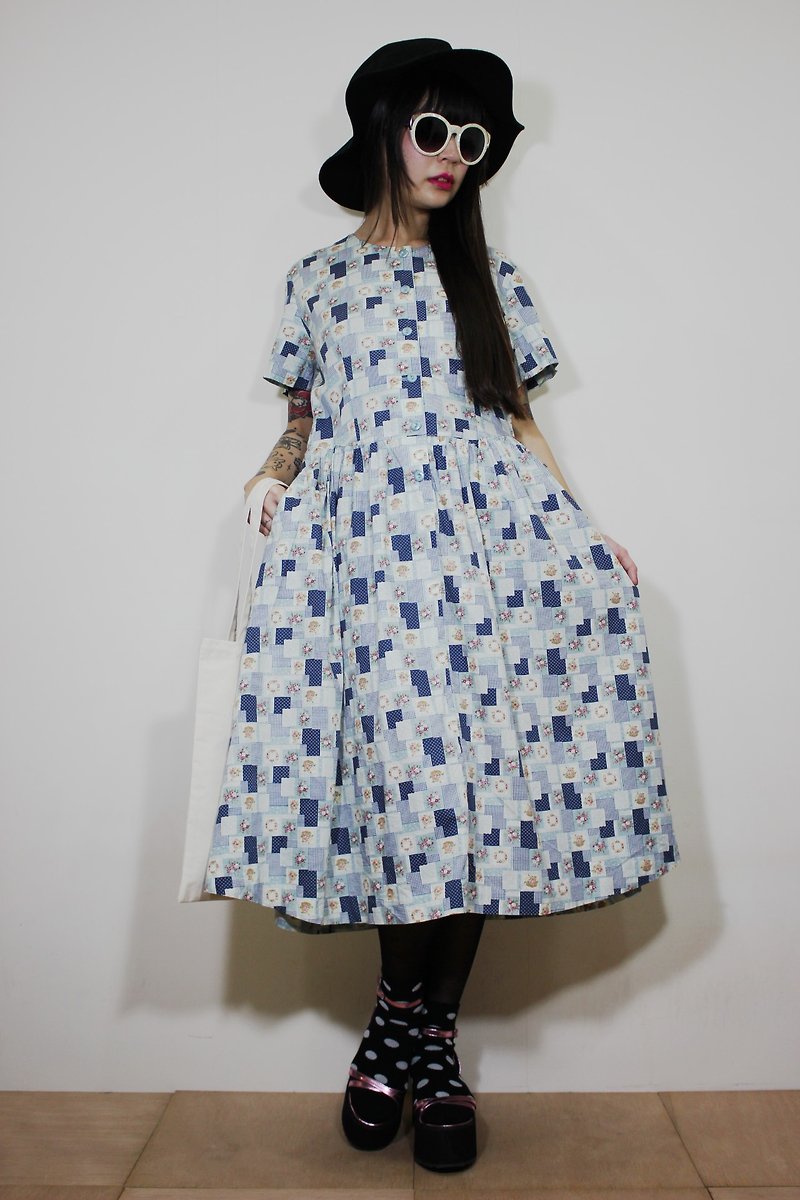 F2115(Vintage)藍色方塊花束布花棉質短袖古著洋裝(婚禮/野餐/派對) - 洋裝/連身裙 - 棉．麻 藍色