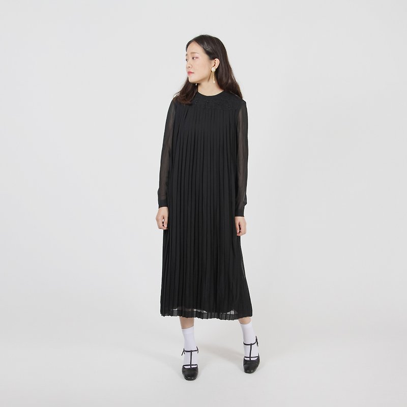 [Egg plant ancient] black 曜 pleated pure black umbrella-shaped vintage dress - One Piece Dresses - Polyester Black