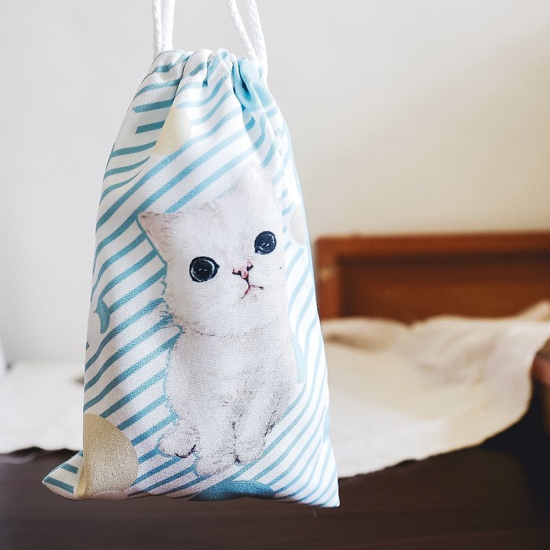 Drawstring bag - cat - กระเป๋าเครื่องสำอาง - ผ้าฝ้าย/ผ้าลินิน 