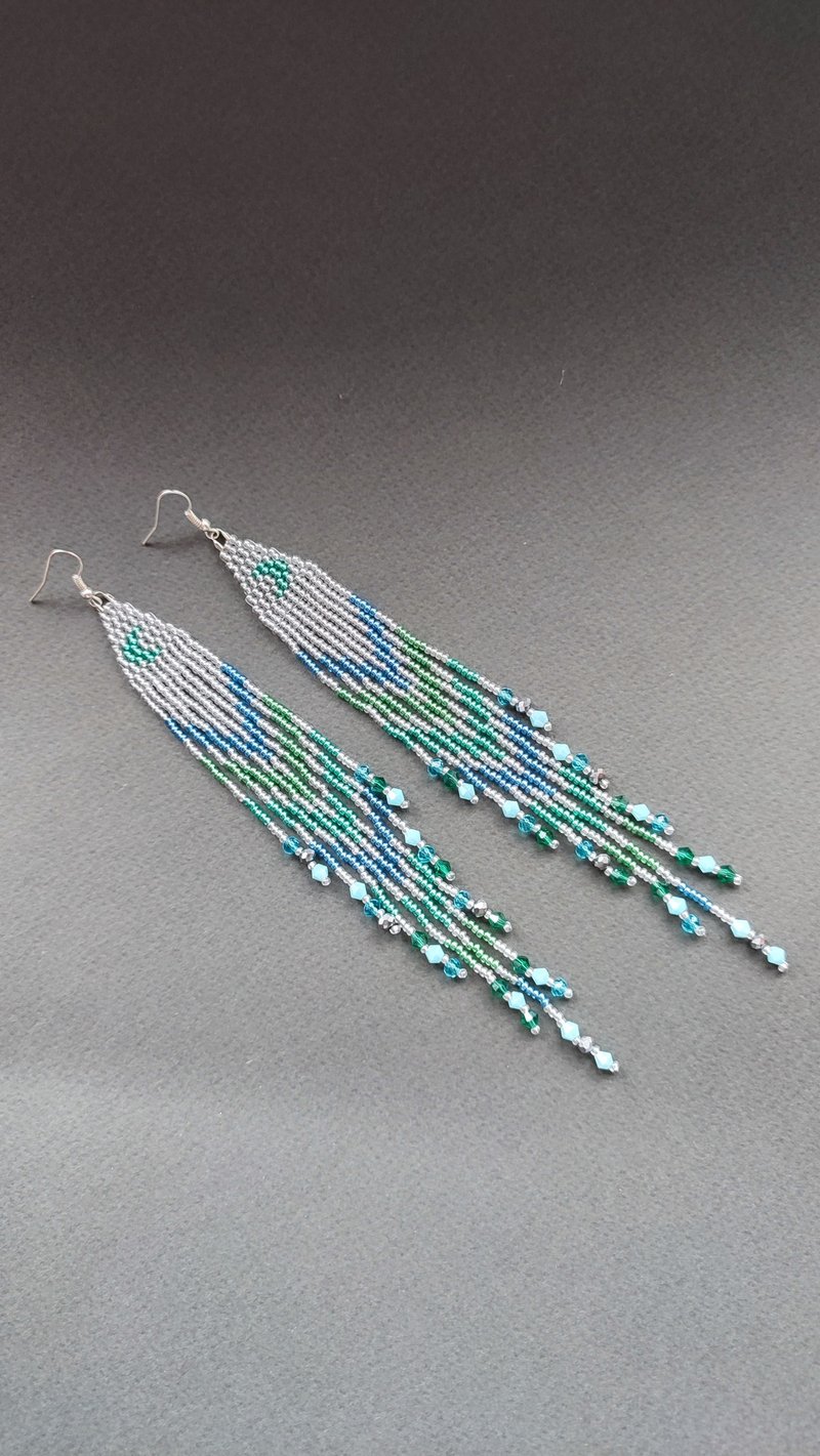 Turquoise silver beaded earrings, Long earrings Fringe earrings Ombre earrings - ต่างหู - แก้ว สีเงิน