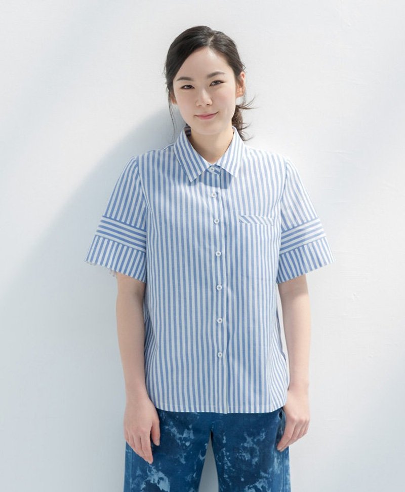Xiaoguang morning stripe stitching pocket shirt - เสื้อเชิ้ตผู้หญิง - ผ้าฝ้าย/ผ้าลินิน สีน้ำเงิน