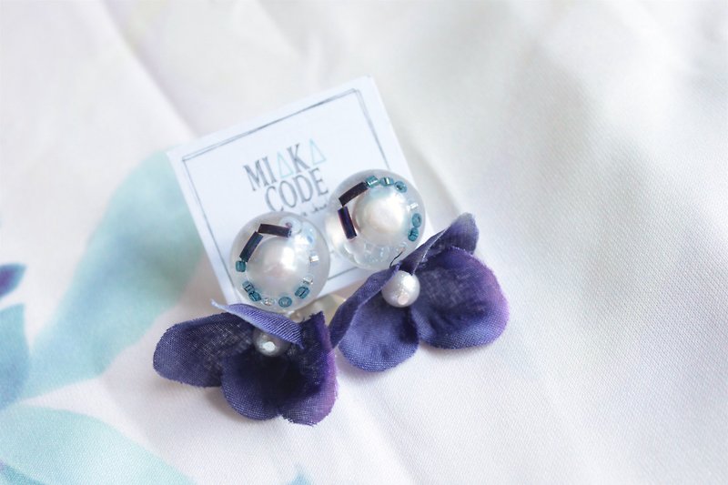 天然淡水珍珠 透明水晶球 (深藍色) 花花 小花 925純銀 耳環 - 耳環/耳夾 - 植物．花 藍色