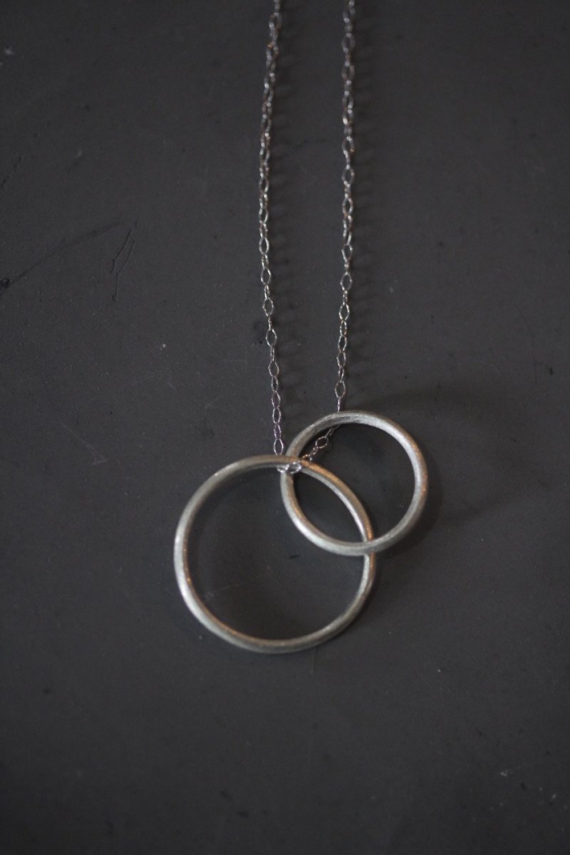 Two interlocking circles silver necklace (STN0010) - Necklaces - Silver Silver