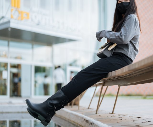 Black rain outlet booties