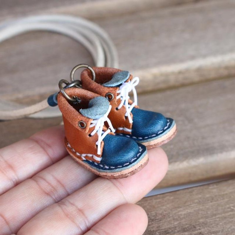 Necklace of small leather boots ｜ Choco x Navy - สร้อยคอ - หนังแท้ สีน้ำเงิน
