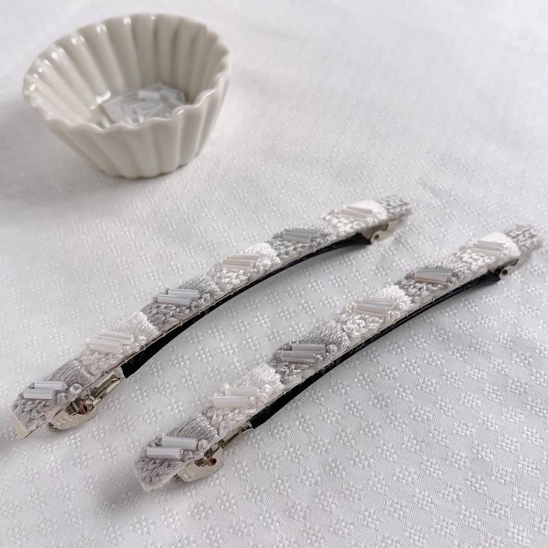 【Women's Day New Arrival】Galaxy Embroidery Hairpin - เครื่องประดับผม - งานปัก ขาว