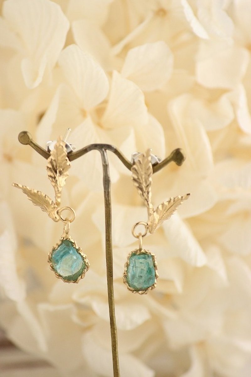 K18GP apatite gemstone Botanical earrings - Earrings & Clip-ons - Stone Blue