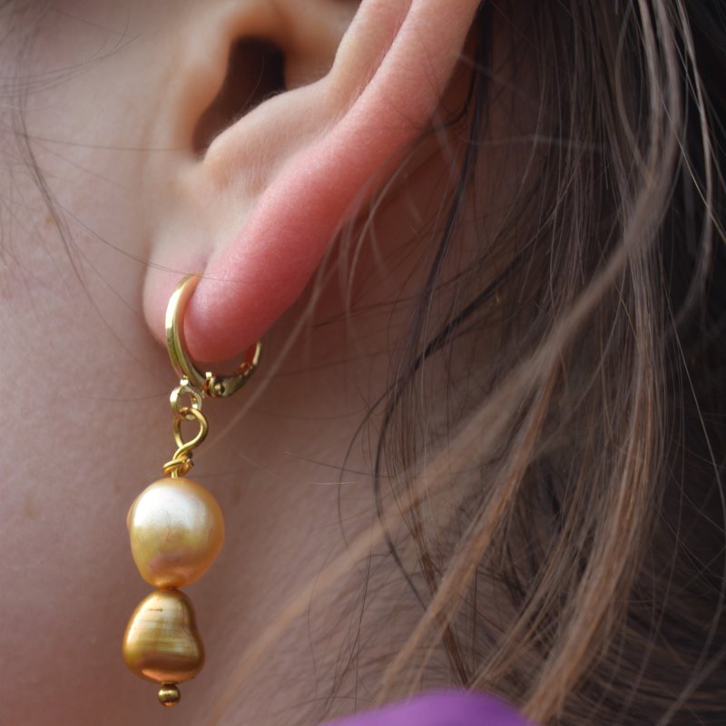 Dual Gold Tone Freshwater Pearl Earrings | by Ifemi Jewels - ต่างหู - วัสดุอื่นๆ สีทอง