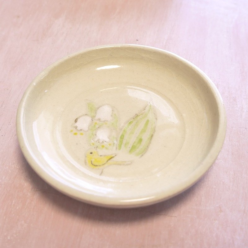 陶器の豆皿　「スズランと黄色い鳥」 - 小皿 - その他の素材 イエロー