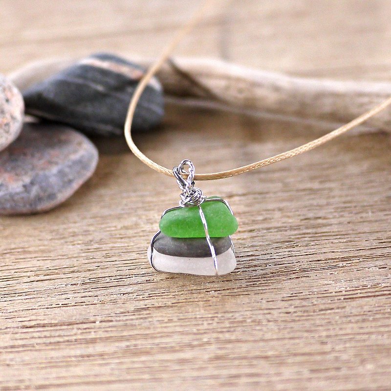Natural stone sea glass necklace handmade necklace original ornaments unique environmental UPCYCLING - green, gray, transparent - Chokers - Other Materials Green