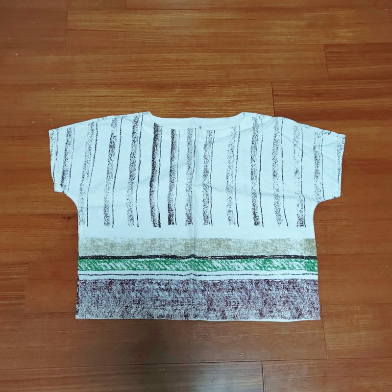 小牛村 舒適透氣 棉麻纖維 短袖上衣【彩條蠟筆】 - 女上衣/長袖上衣 - 棉．麻 白色
